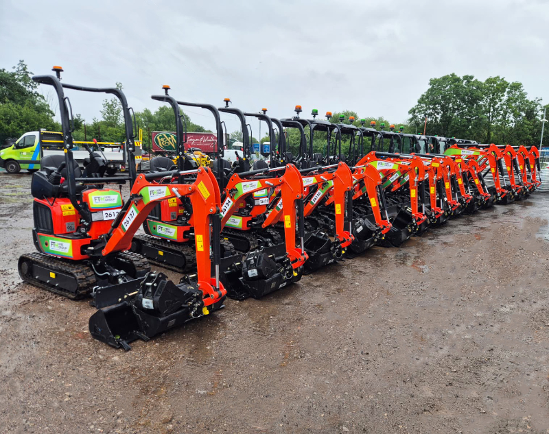New Excavators at Newport 2 (002).jpg (600 KB)